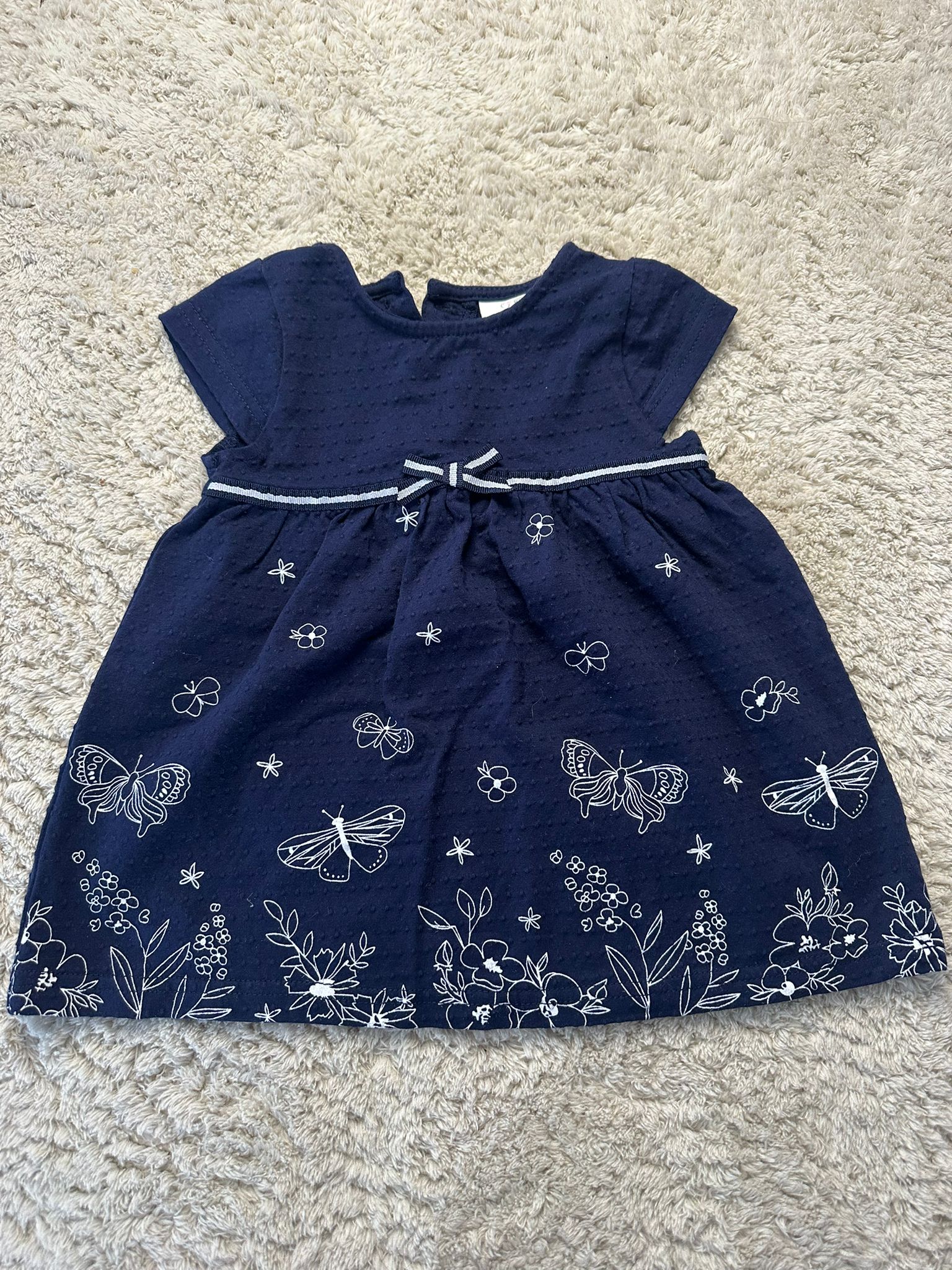 V04- Kleid Gr. 74