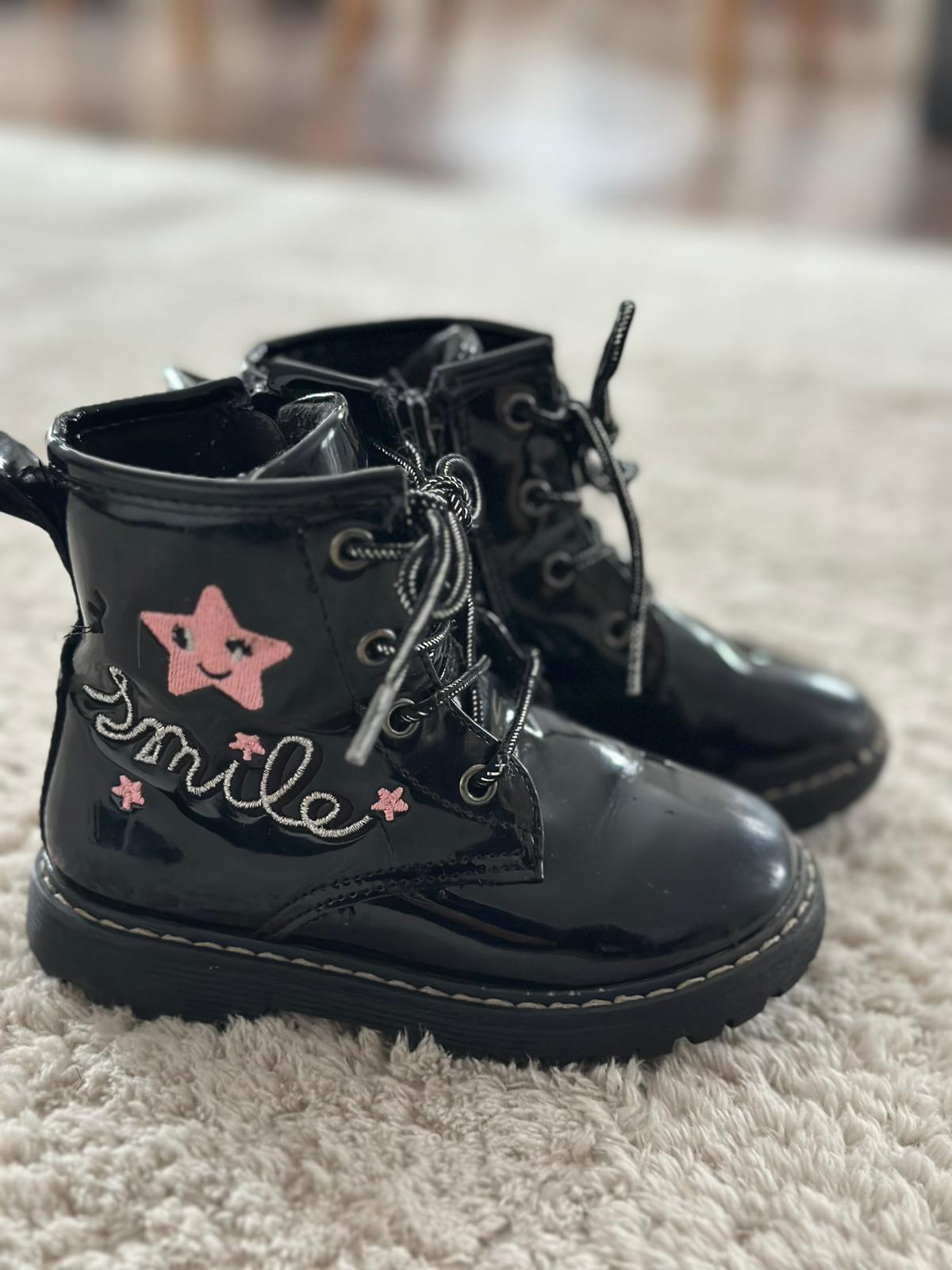 V01- Schuhe Gr. 23