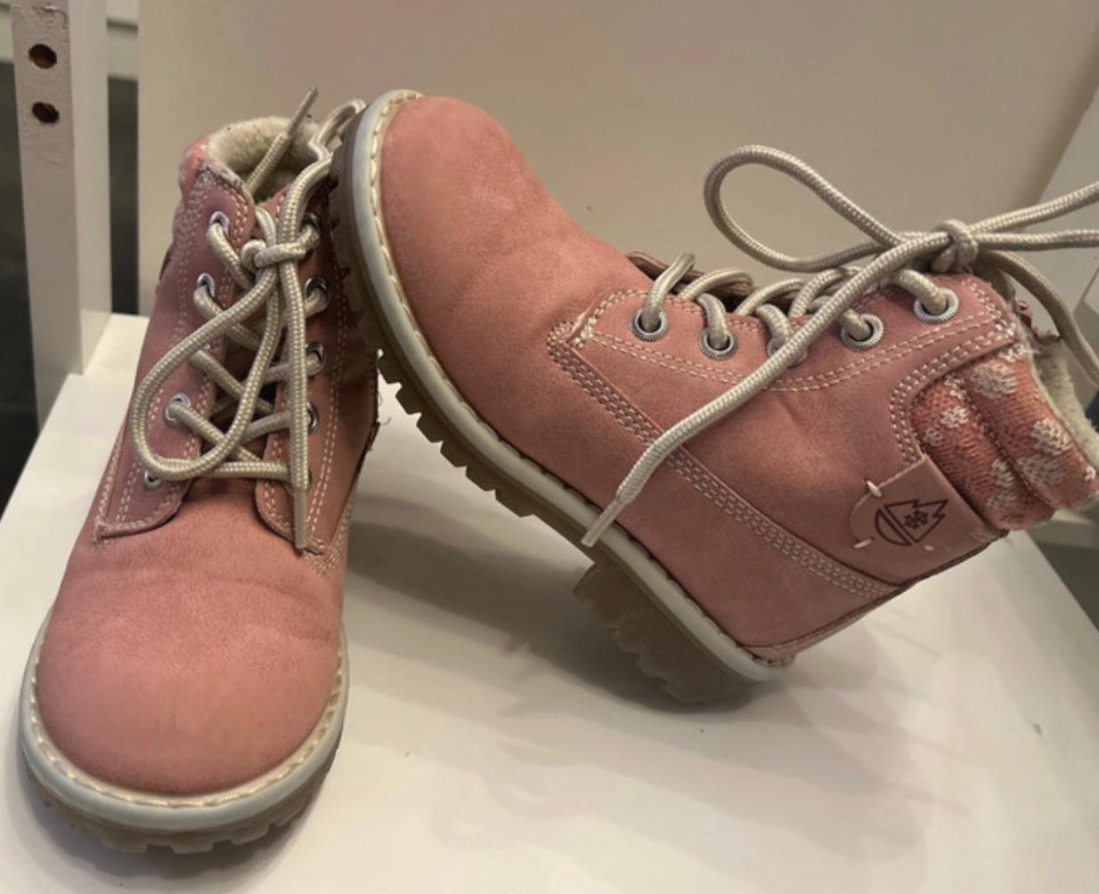 V03- Schuhe Gr. 28