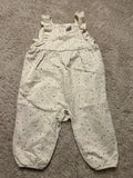 V04- Latzhose Gr. 68