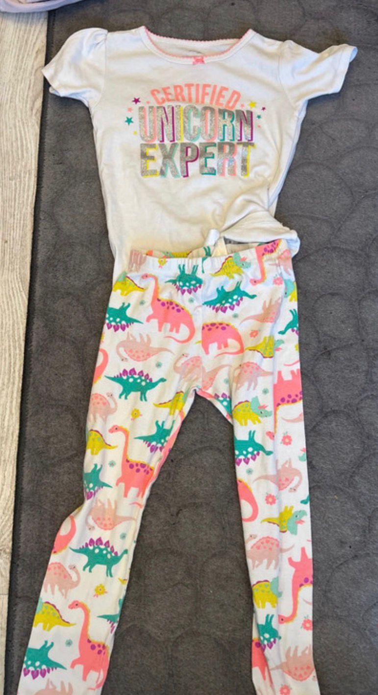 V03- Outfit- Set Gr. 110-116
