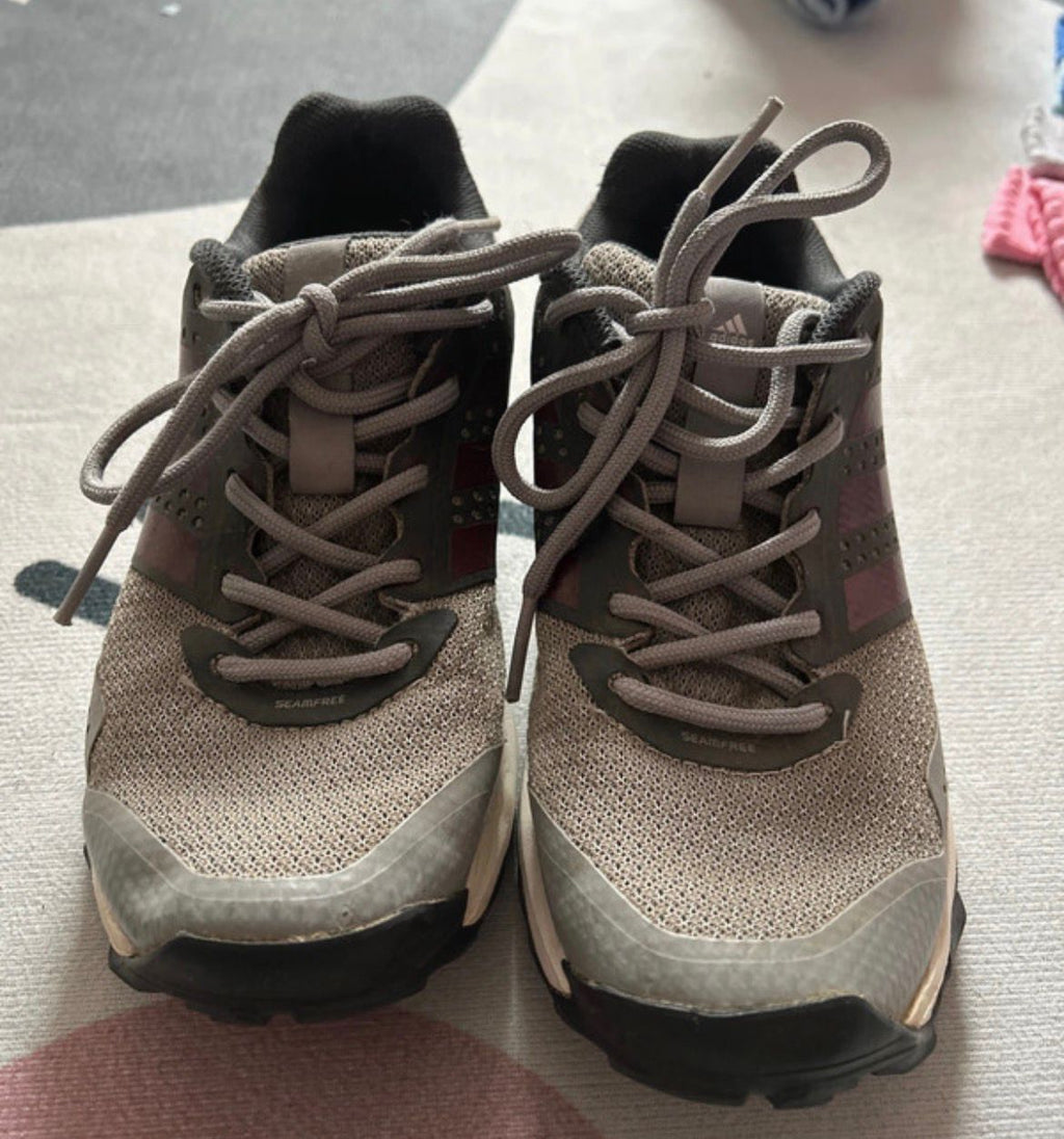 V03- Schuhe Gr. 38,5 ( Fällt aus wie Gr. 37 )